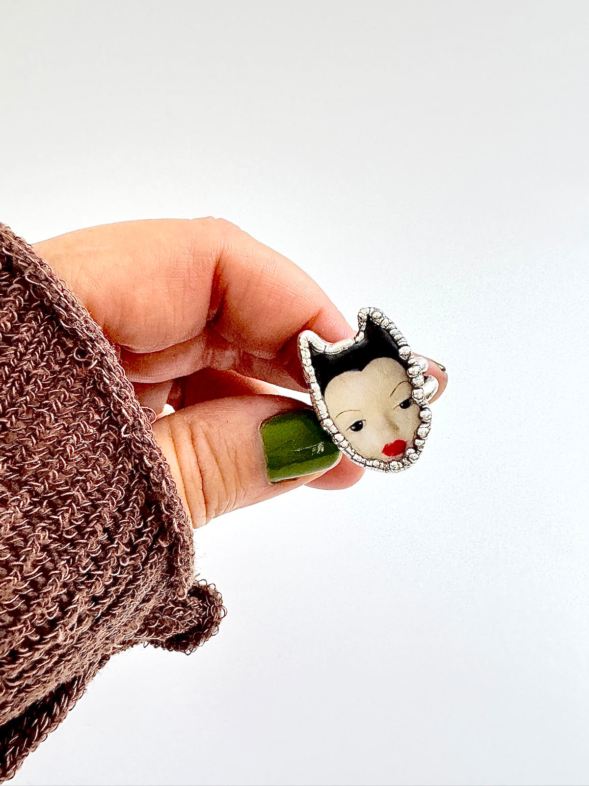 red lips doll head ring, fine silver, size 7