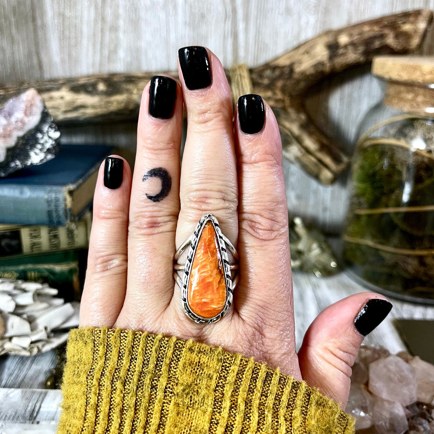 Size 10 Stunning Spiny Oyster Statement Ring Set in Sterling Silver / Curated by FOXLARK Collection