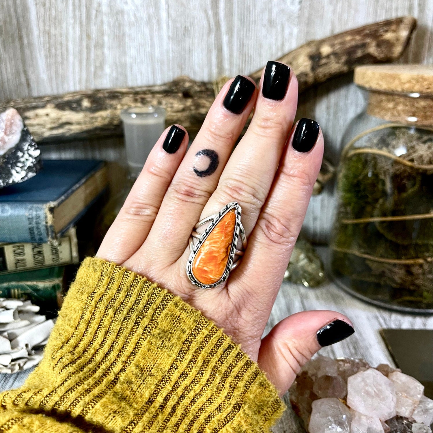 Size 10 Stunning Spiny Oyster Statement Ring Set in Sterling Silver / Curated by FOXLARK Collection